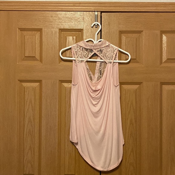 Sleeveless blouse with drop back - Picture 2 of 3